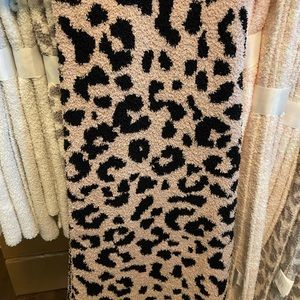 NWT Cupcakes & Cashmere Blanket - black/tan